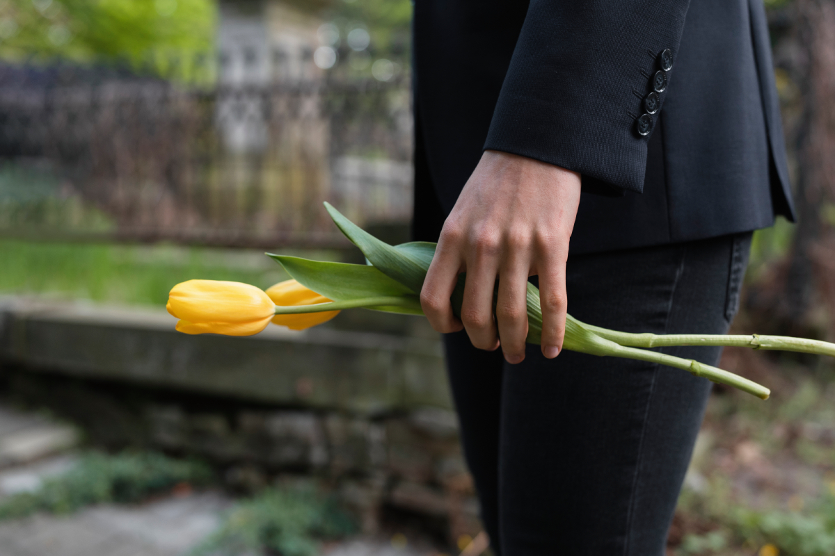 aamourning man bringing tulips cemetery
